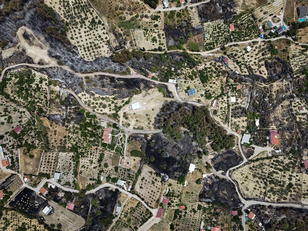 Kahreden manzara! Bornova'da yanan ormanlar dronla görüntülendi 11